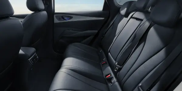 BYD SEAL 6 DM-i TOURING spacious interior and comfortable seating