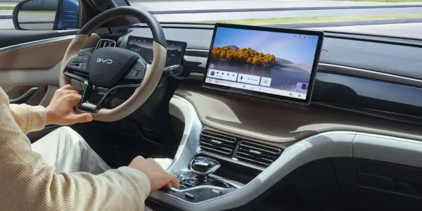 BYD SEAL 6 DM-i TOURING infotainment touchscreen and digital technology