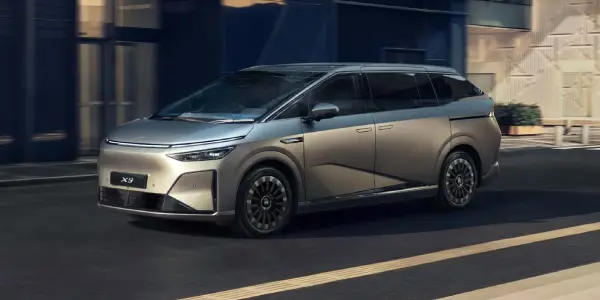 XPENG X9 exterior